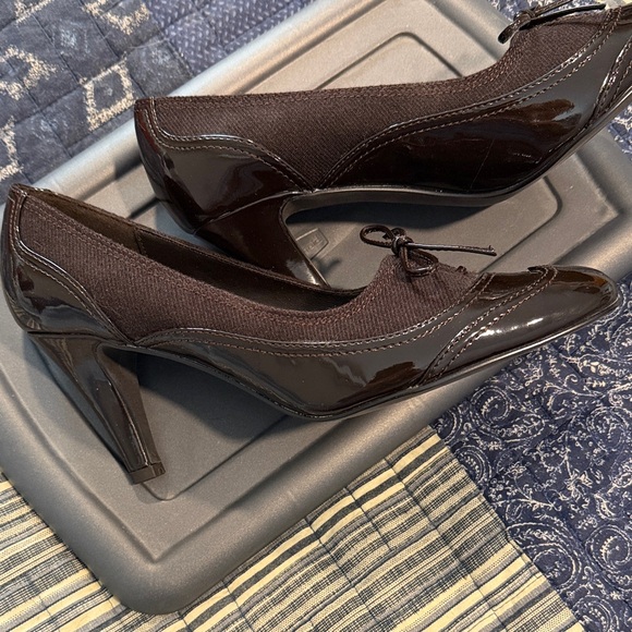 Naturalizer Women's Dark Brown Patent Heels - Picture 3 of 3